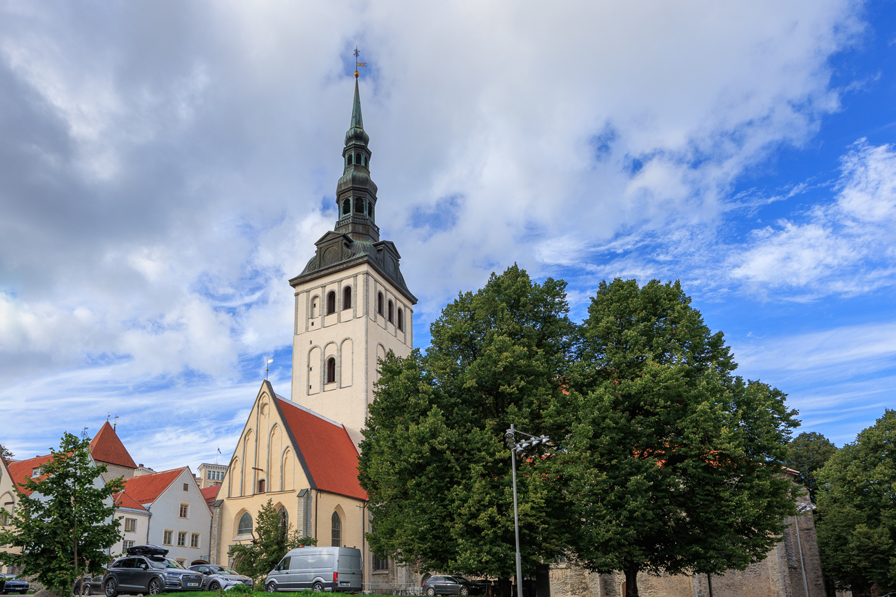 Die Nikolaikirche (estnisch Niguliste kirik) ist eines der Wahrzeichen der estnischen Hauptstadt Tallinn. Sie liegt am Fu�e des Tallinner Dombergs s�dlich der Nikolaistra�e und �stlich der Ritterstra�e.