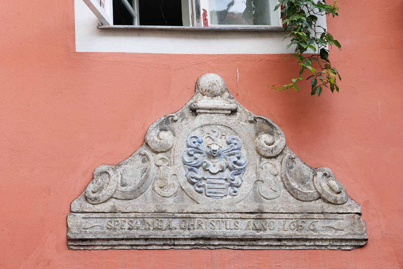 Schon eine etwas &auml;ltere Fassade von 1656