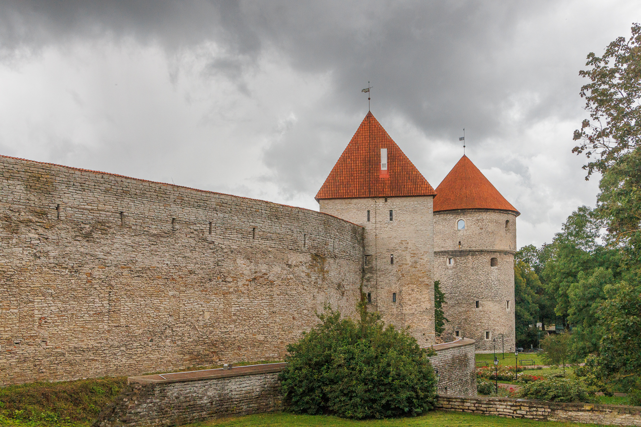 Ein Teil der Stadtmauer mit Wehrt&uuml;rmen ...