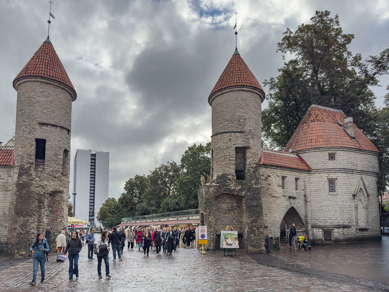 Die Lehmpforte (auch Viru-Tor, estnisch Viru v&auml;rav) ist ein Stadttor der Revaler Stadtbefestigung in der estnischen Hauptstadt Tallinn.