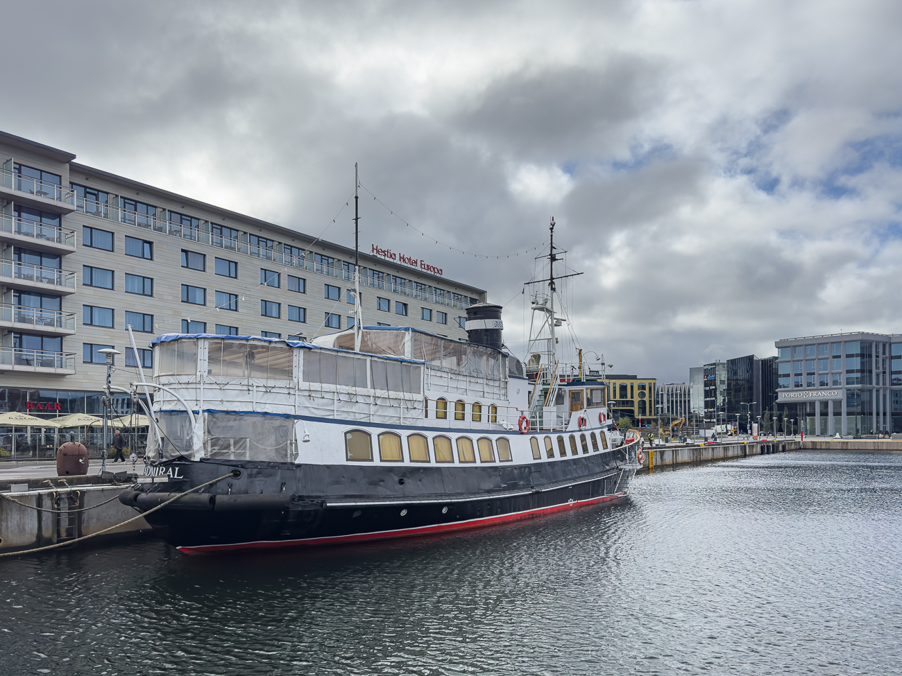 Dampfer im Hafen
