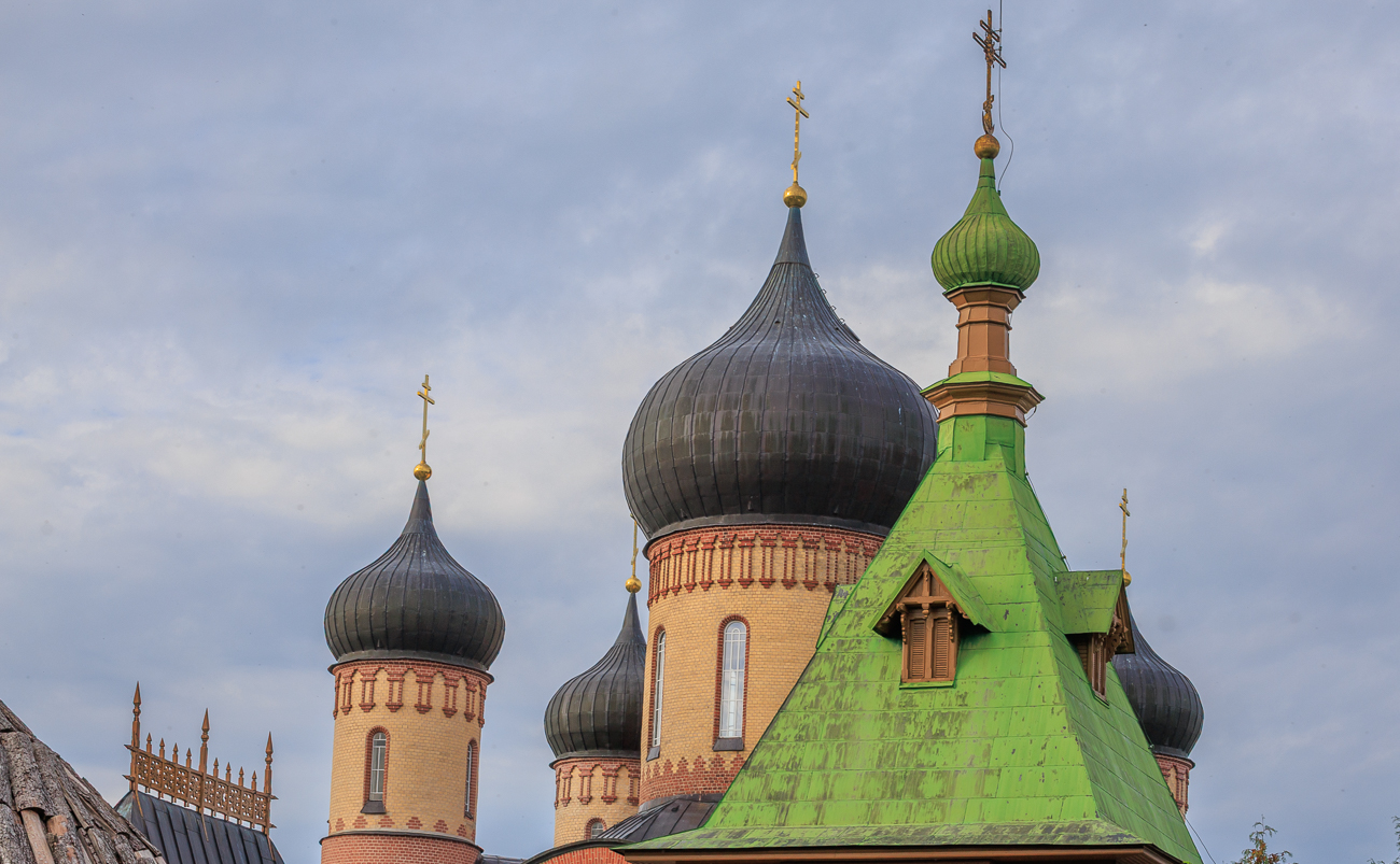 Zwiebelt&uuml;rme mit orthodoxen Kreuzen