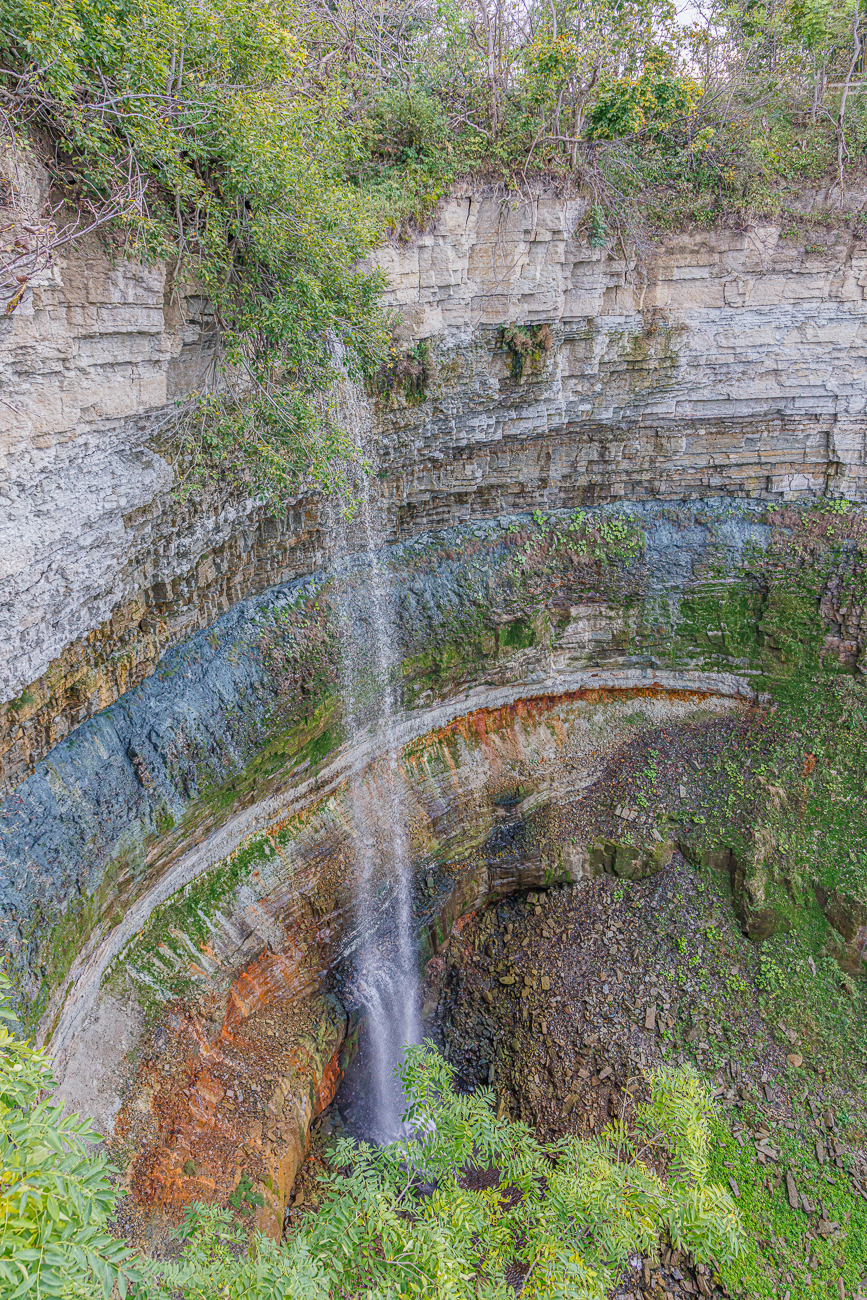 Zurzeit kann man den Wasserfall von der Seite besichtigen, von wo aus sich eine gute Aussicht auf die im Lauf der 400.000 Jahre entstandenen Schichten der Erde er&ouml;ffnet. Beindruckend tosend ist der Wasserfall im Fr&uuml;hling und w&auml;hrend des Hochwassers.