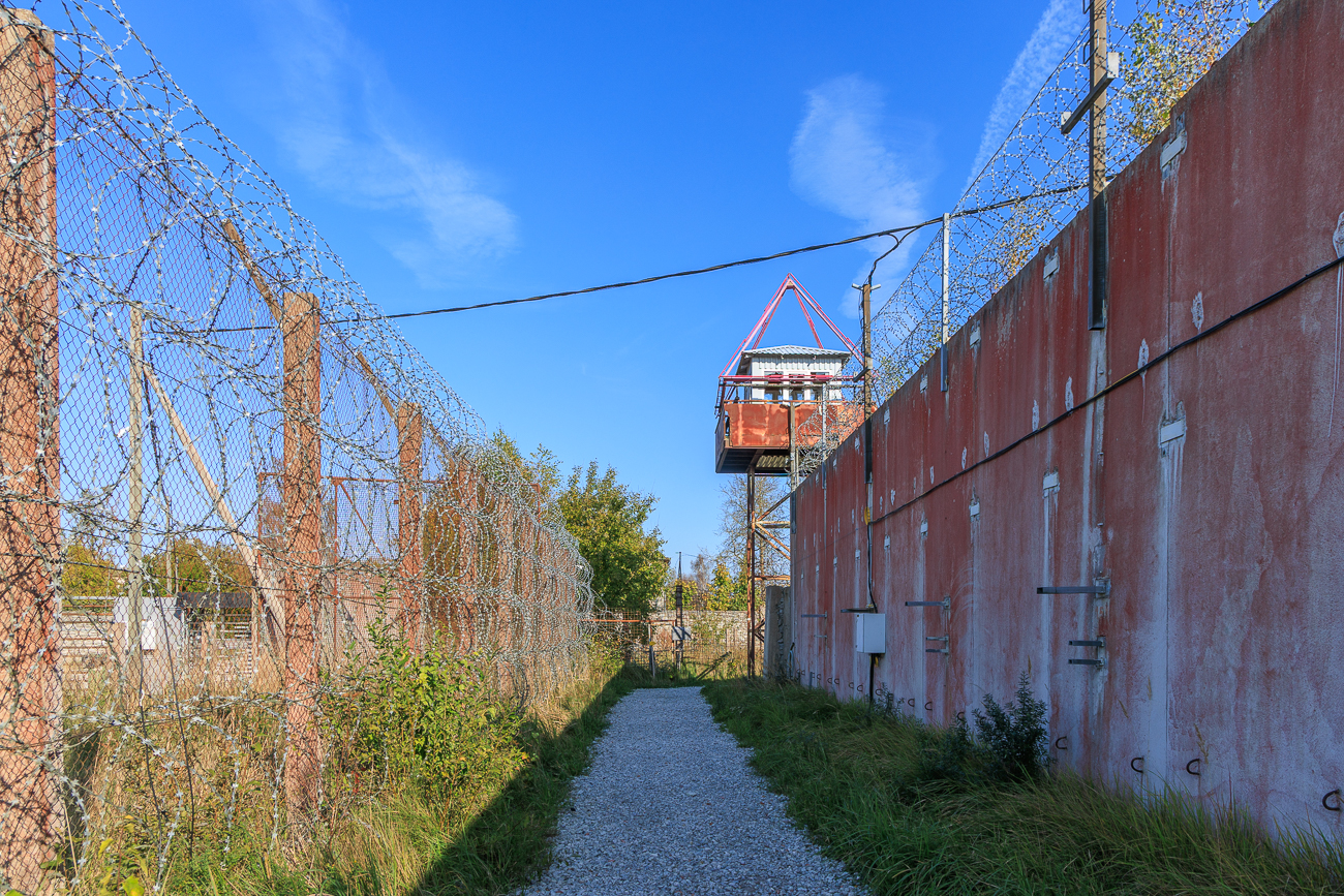 Weg zum Eingangstor
