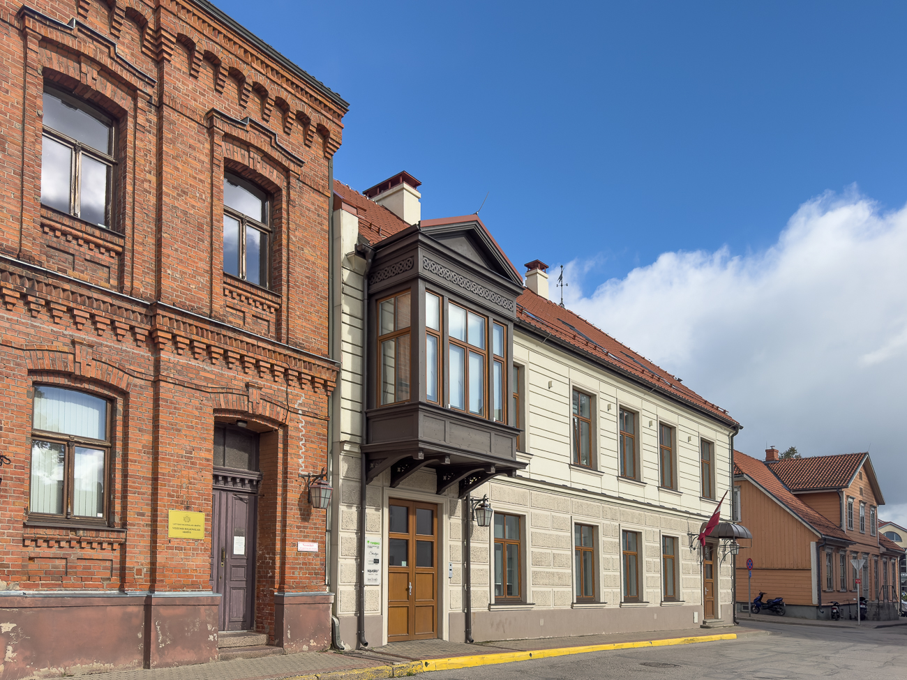 ... und auch die Steinh&auml;user, geh&ouml;ren zur landestypischen Architektur
