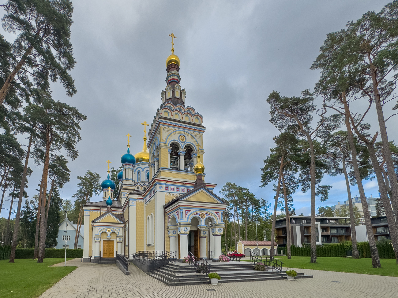 Die Kirche der Kasaner Gottesmutter (Dzintaru Dievmātes Kazaņas ikonas pareizticīgo baznīca) ist eine russisch-orthodoxe Kirche in der lettischen Stadt Jūrmala. Sie ist der Gottesmutter von Kasan geweiht. 