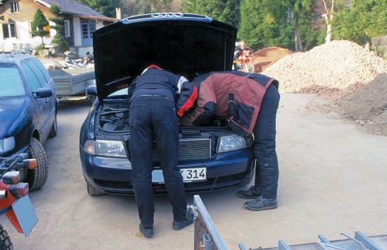 Auch das ein oder andere Auto muckelt herum