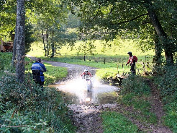 Urs meistert das Wasserloch