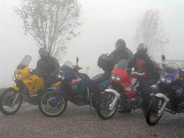 Klaus, Cossy, Markus - ich hoffe, ich hab das im Nebel richtig erkannt ;-)