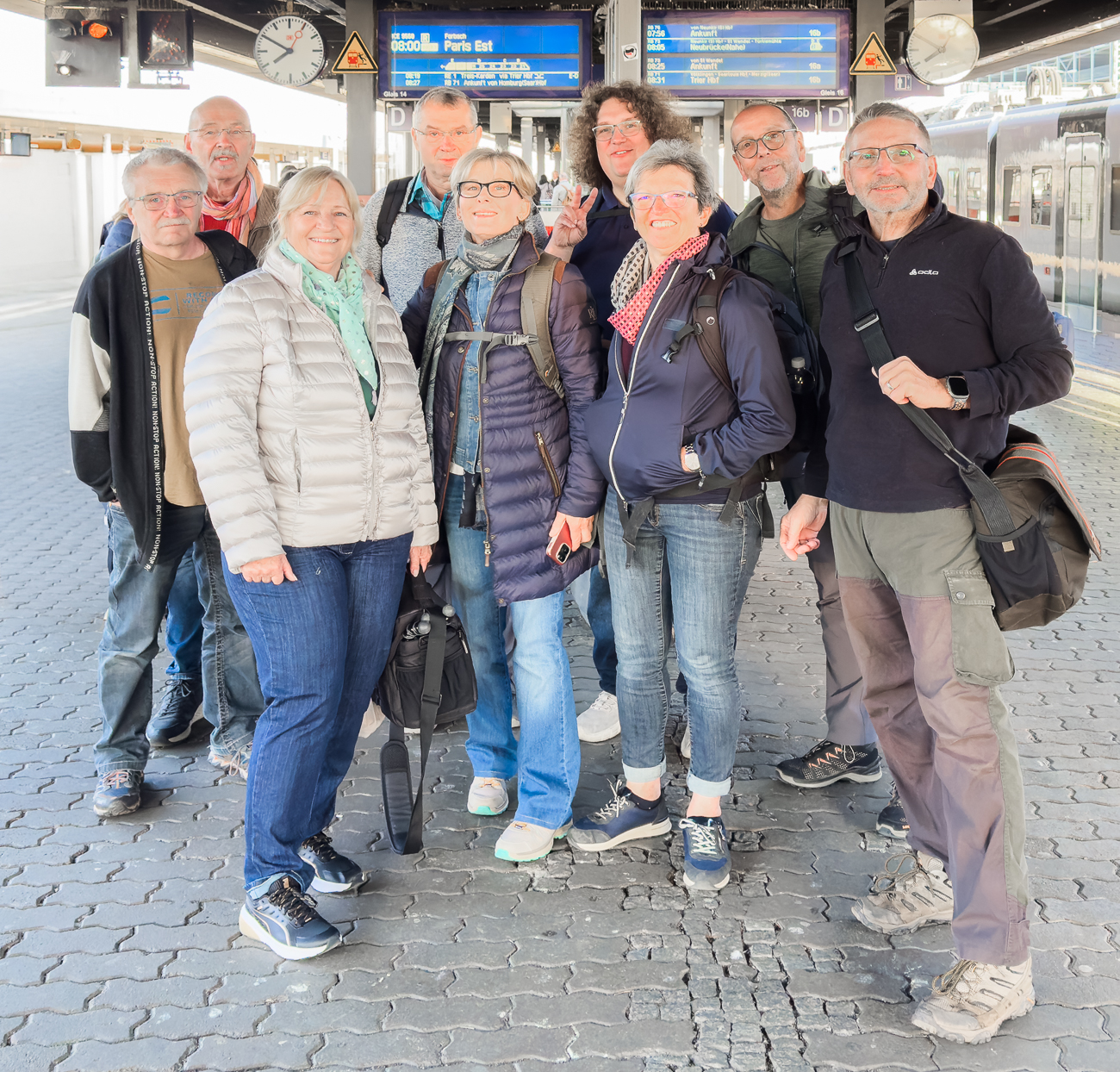 Kurz vor der Abfahrt, Gruppenfoto am Saarbrücker Bahnhof