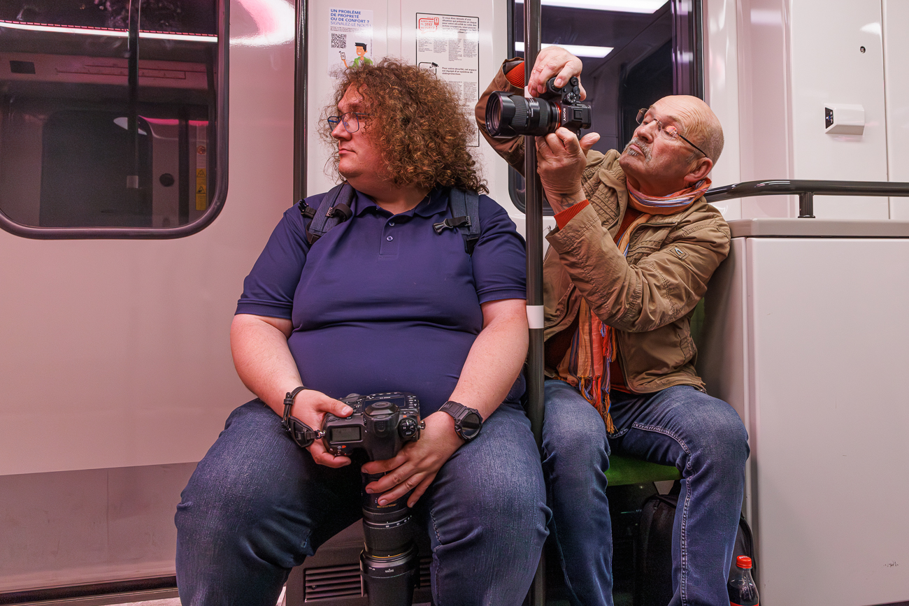 Schon in der Metro werden die ersten Fotos geschossen