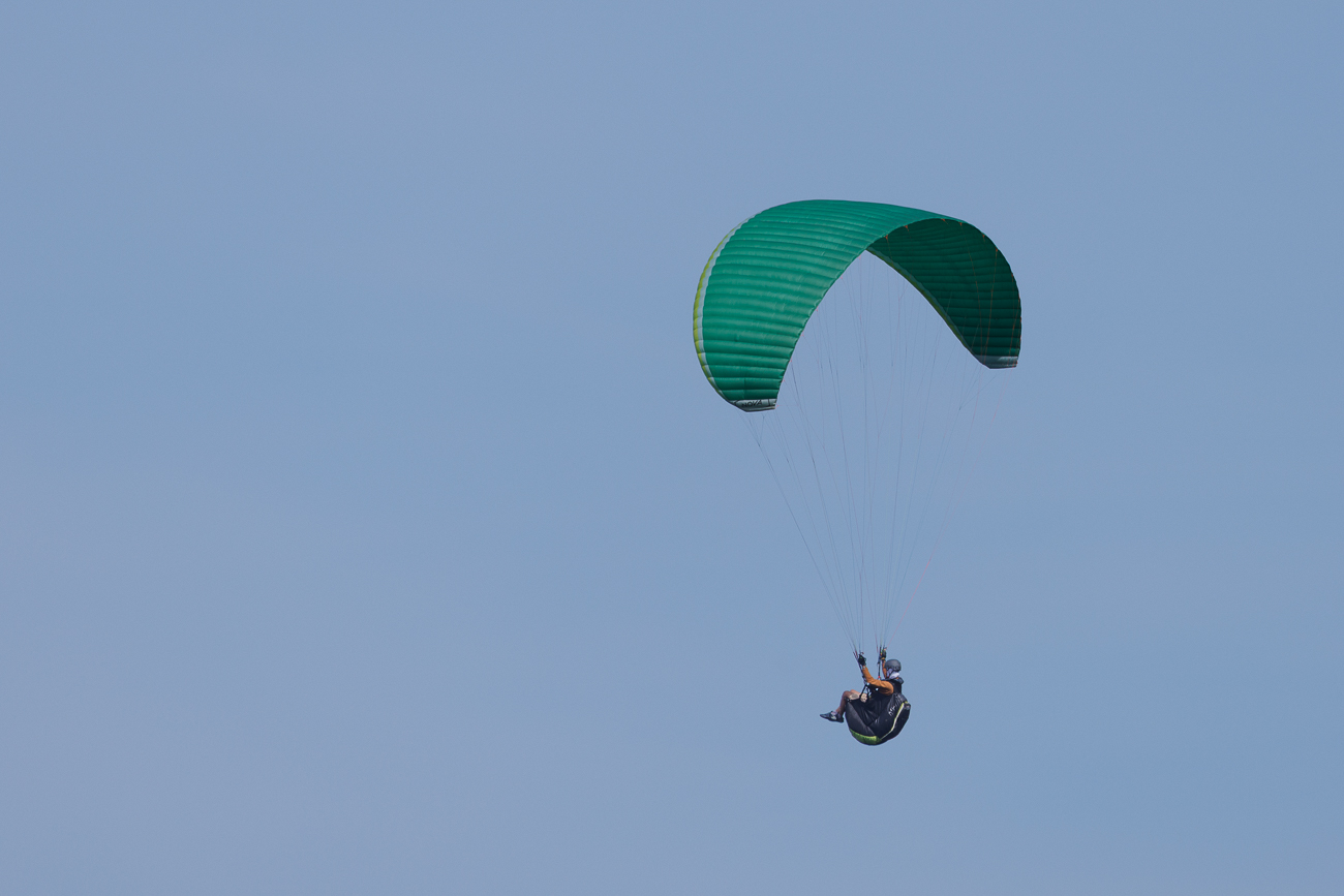Paraglider starten vom Pointe de Talamarche ...