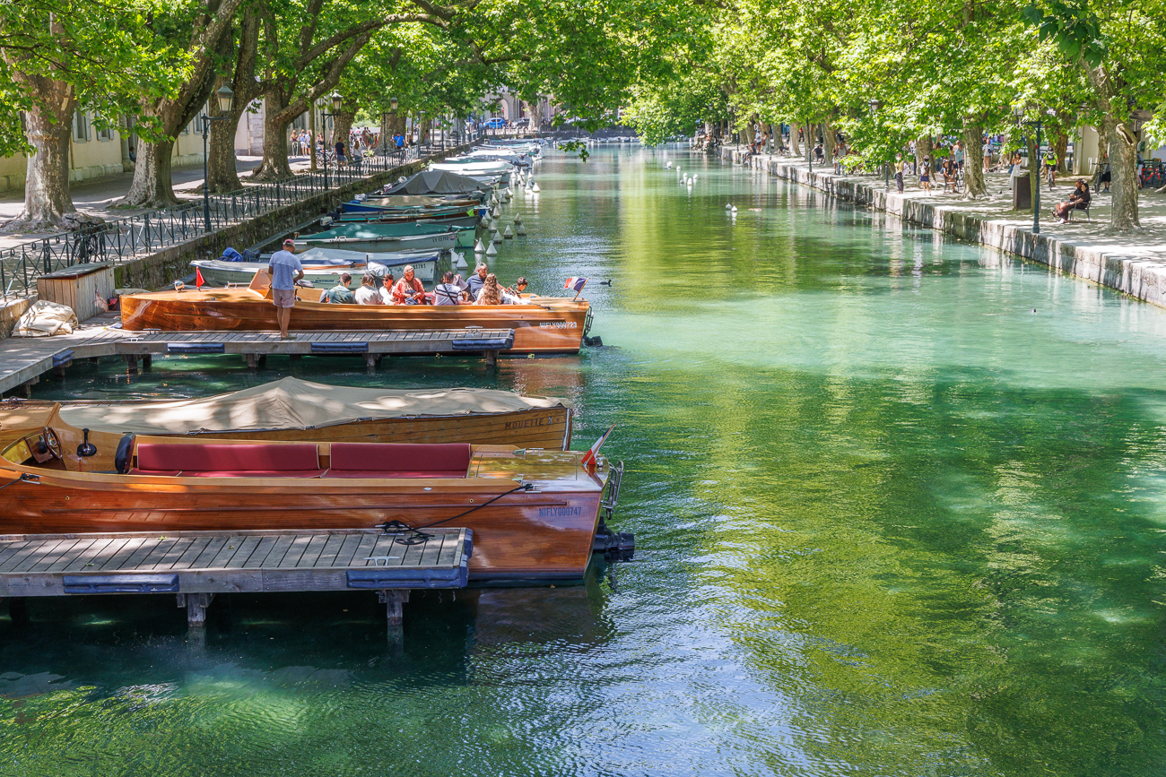 Boote auf dem Le Thiou