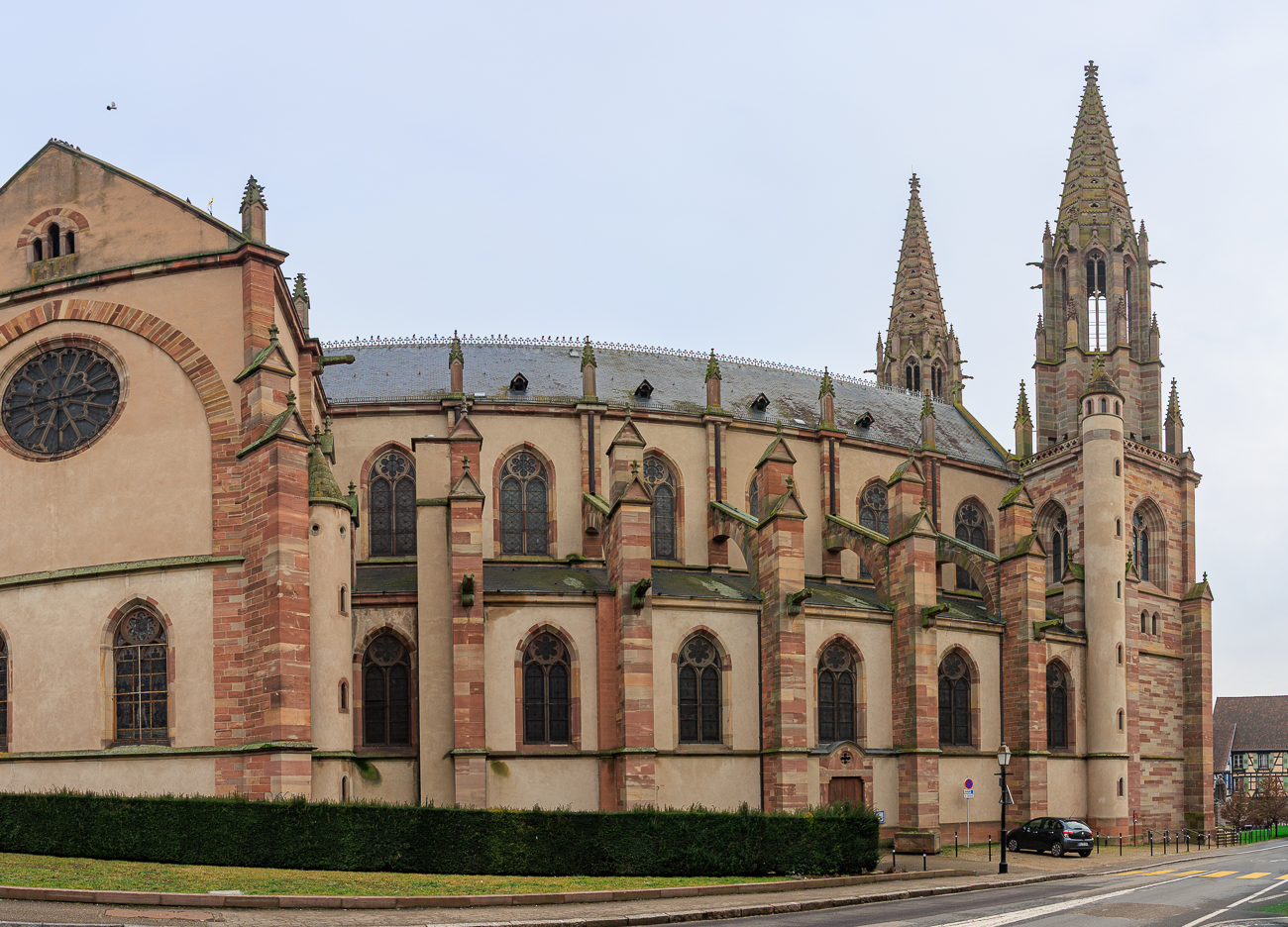 Die Kirche Saints-Pierre et Paul, die unter Denkmalschutz steht, befindet sich im Herzen der Stadt Obernai im Elsass. Sie wurde zwischen 1865 und 1870 im neugotischen Stil vom Architekten Eug&egrave;ne Petit erbaut. Die gro&szlig;e Orgel aus dem Jahr 1882 ist ein pr&auml;chtiges Zeugnis des Orgelbaus der Jahre nach 1870, dem Datum der Annexion des Elsass durch Deutschland.