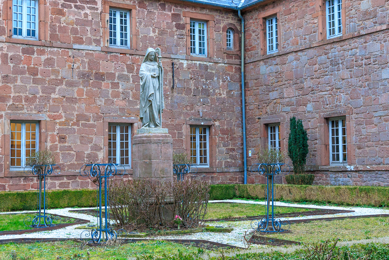 Eine weitere Statue der heiligen Odilie