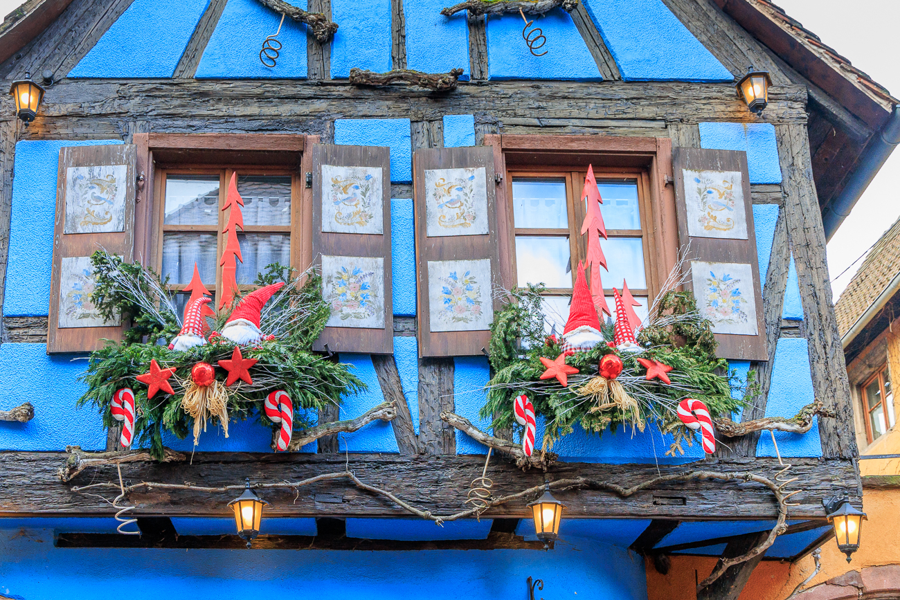 Viele Häuser sind noch weihnachtlich geschmückt