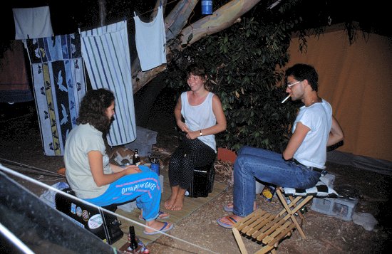 Auf einem Campingplatz in Rafina, östlich von Athen, treffen wir uns mit Christine und Ralf