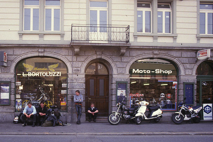 Warten auf das neue Radlager für die Guzzi