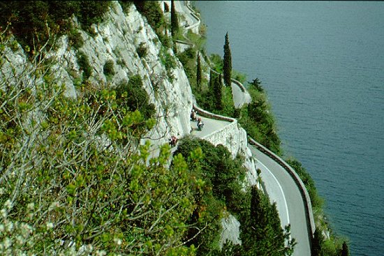 Uferstrae am Gardasee vor Tignale