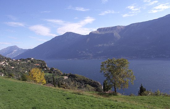 Blick auf die Ostseite des Gardasees ...