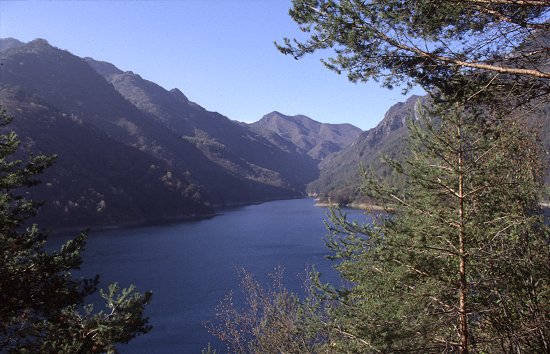 Seitenarm des Lago di Valvestino, fast wie ein kleiner Fjord