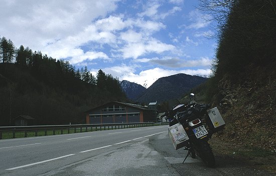 Kurz hinter dem Brenner die ersten Lichtblicke - blauer Himmel