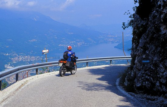 Der Lago di Caldonazzo, vom Kaiserjägersträßchen (danke G2) aus kann man fast reinspringen