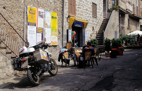 Cappuccino-Pause in Bolseno