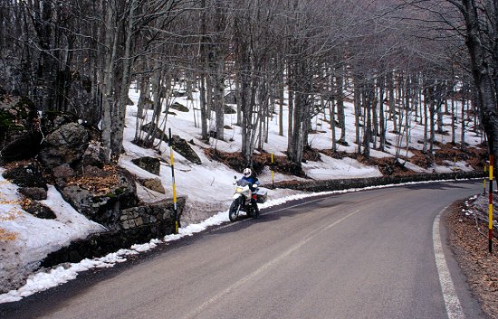 Auf dem Monte Amiata (1738 m) liegt noch Schnee