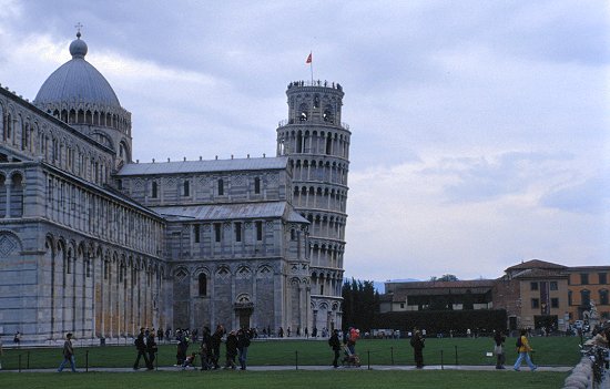 Das Wahrzeichen von Pisa, der schiefe Turm