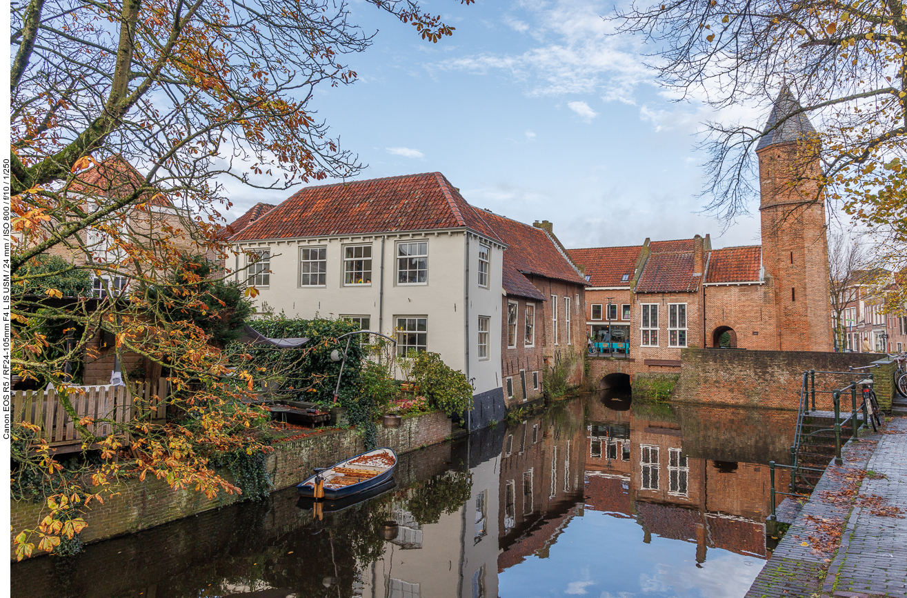 Es ist eines der letzten Reste dieser ersten Stadtmauer, deren Struktur in den Mauerhäusern, wo das Tor gebaut wird, weitgehend sichtbar ist
