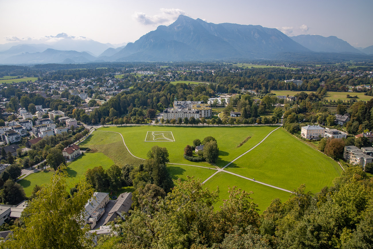 Blick von der Hohensalzburg auf die rückwärtige Seite und den Untersberg