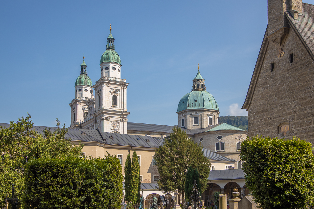 Der Salzburger Dom vom Friedhof aus gesehen