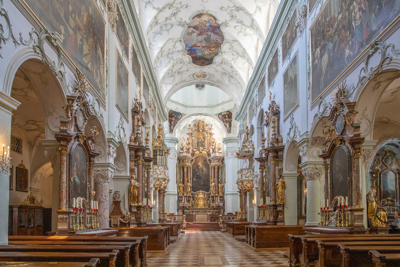 Im Kircheninneren