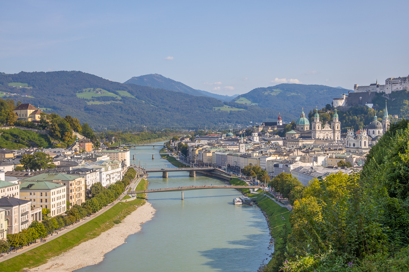 Blick vom Mönchsberg über die Salzach und auf das Domviertel
