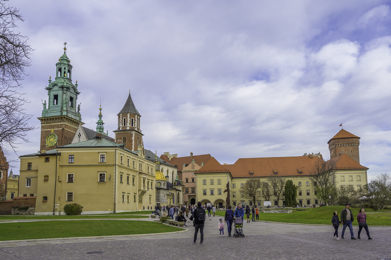... öffnet sich ein schöner Platz mit dem Pest-Denkmal und der Mattiaskirche