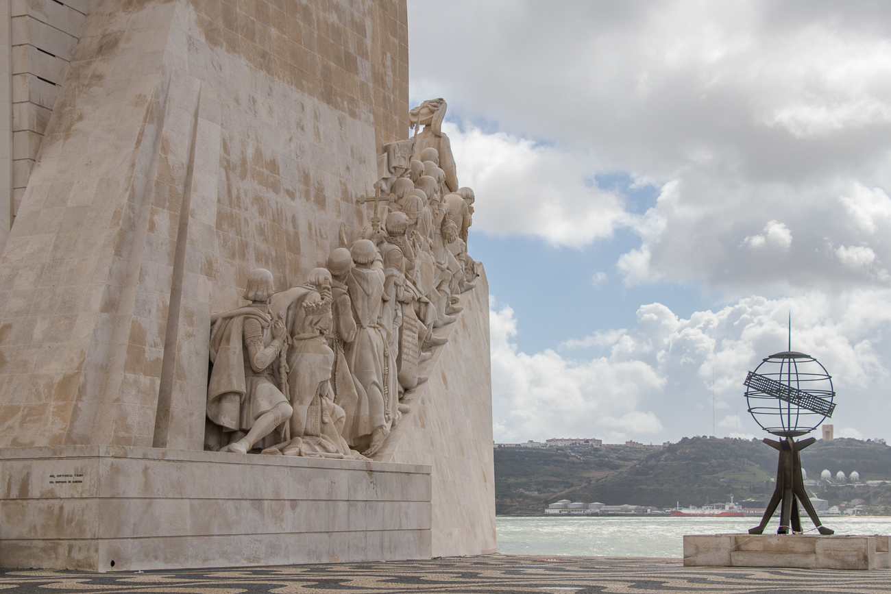 Das Padrão dos Descobrimentos (deutsch Denkmal der Entdeckungen) steht im Stadtteil Belém in Lissabon am Ufer des Flusses Tejo