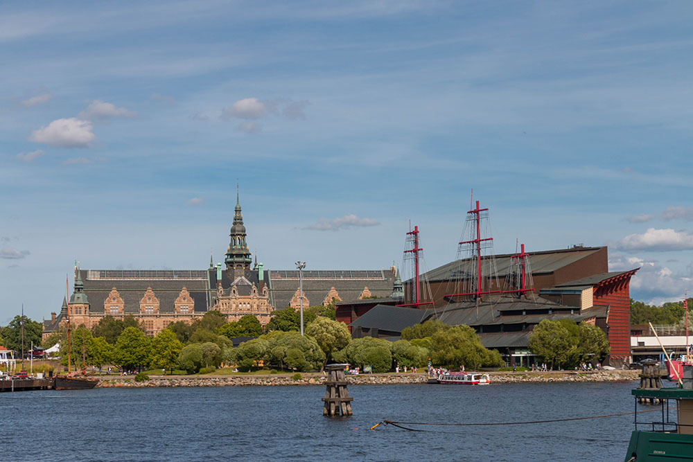 Geschichtsmuseum (l) und Wasamuseum (r)