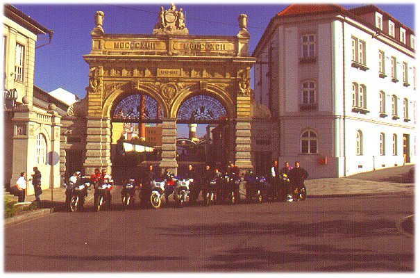 Transalpparade vor der Pilsener Urquell Brauerei