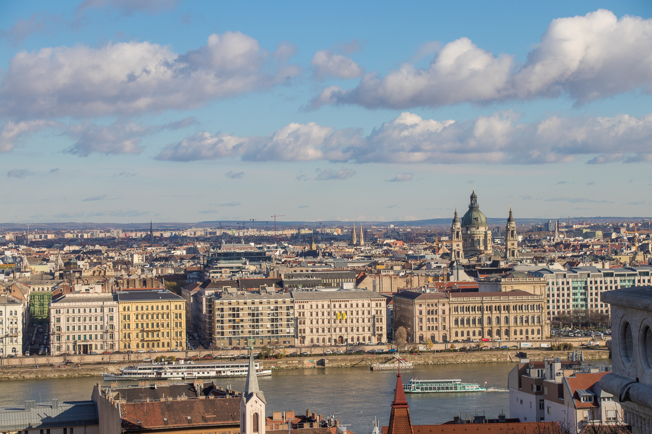 Rechts die St. Stephans-Basilika auf der Pest-Seite