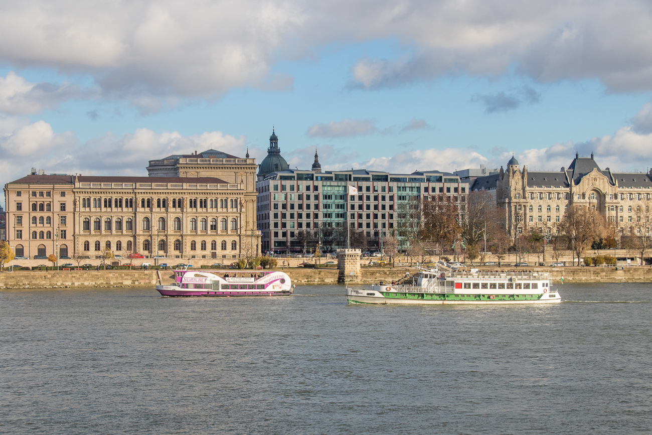 Ausflugsschiffe auf der Donau