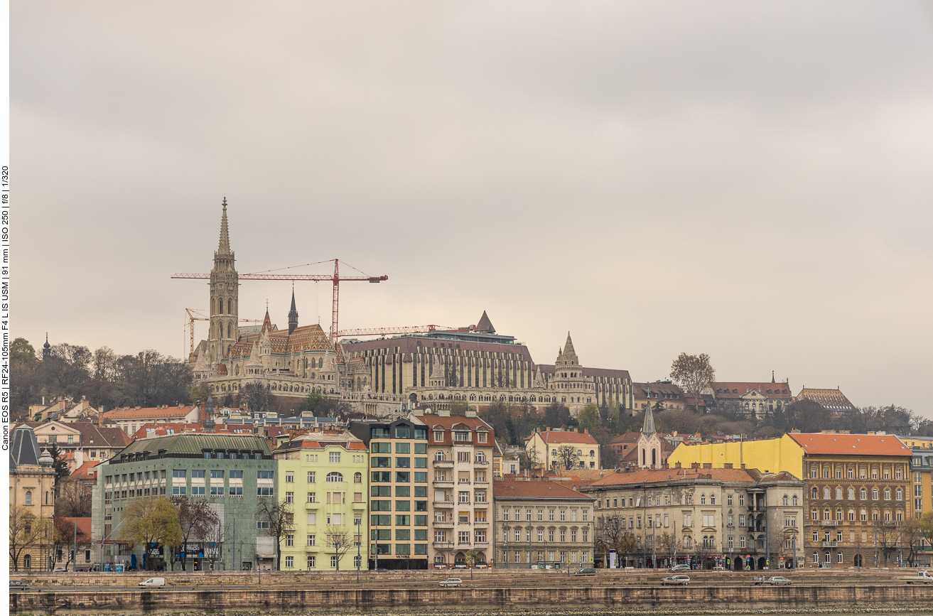 Matthiaskirche und Fischerbastei auf der Budaer Seite