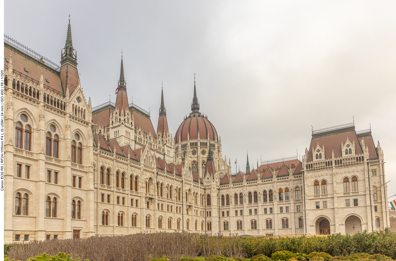 Das Parlamentsgebäude, donauabgewandte Seite