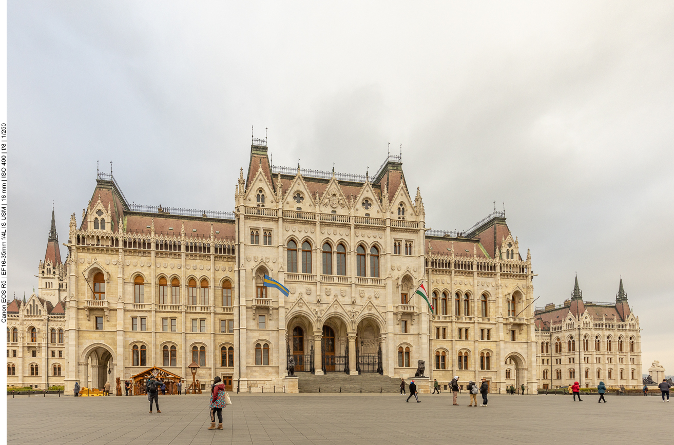 Das Parlamentsgebäude, donauabgewandte Seite