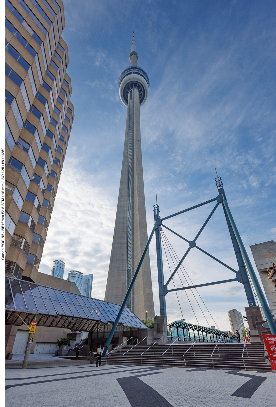 ... kommen wir am CN-Tower vorbei