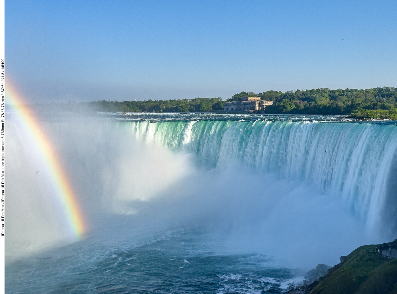 Horseshoe Falls mit Regenbogen