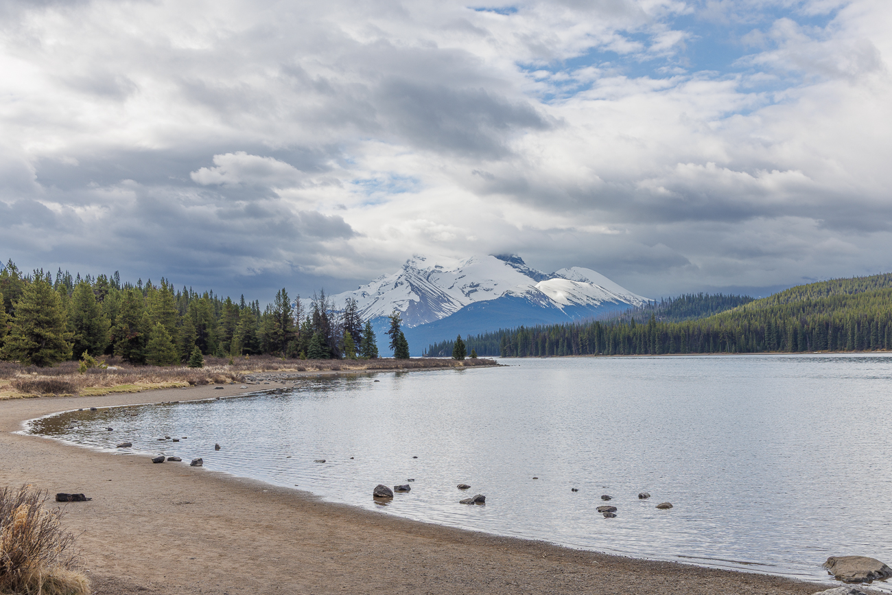 "Strand" am Maligne Lake