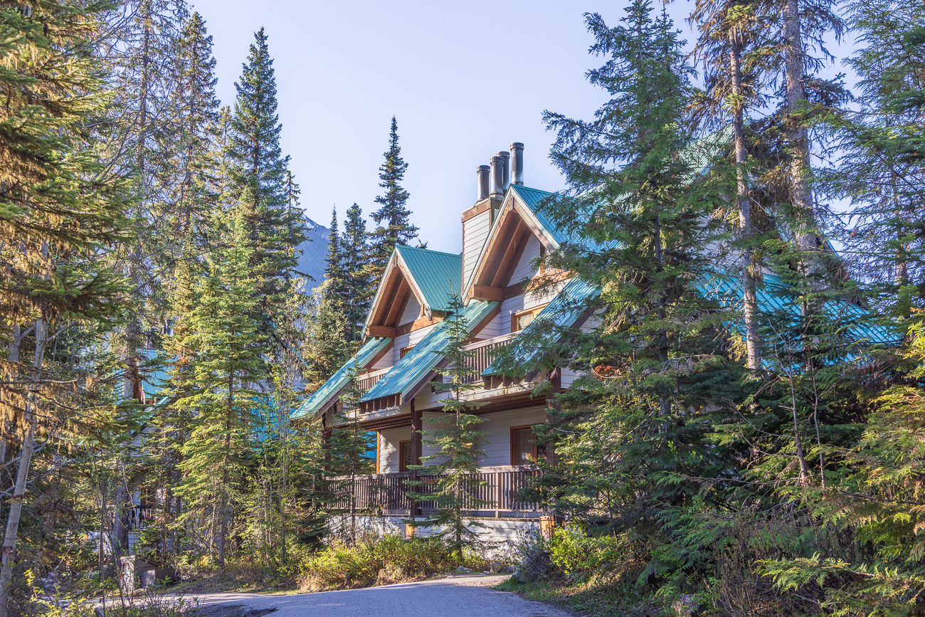 In solchen Cabins kann man direkt am See &uuml;bernachten - wenn man das n&ouml;tige Kleingeld hat