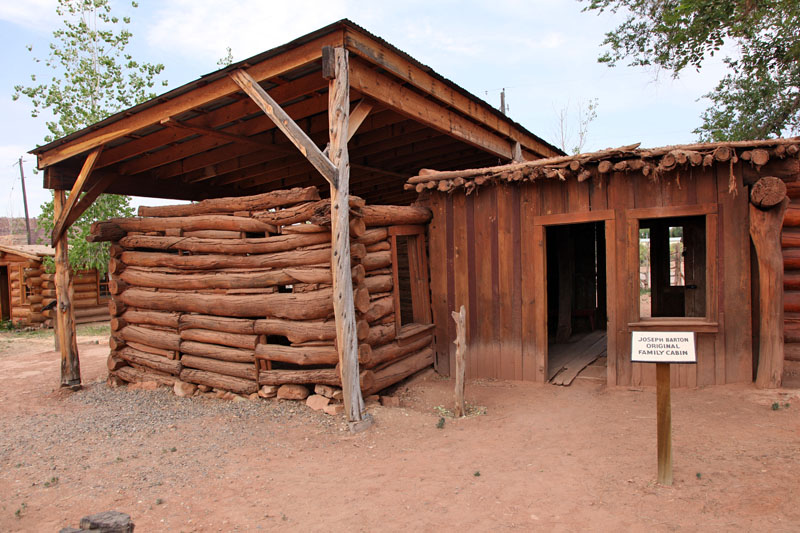 Die Hütte des Siedlers Joseph Barton, dem Gründer von Fort Bluff