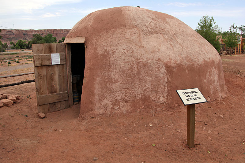 Ein Hogan ist die Hütte der Navajos ...